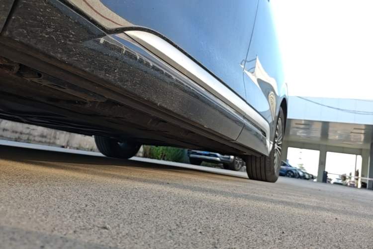 Used Denza D9 2024 DM-i 980 Four-Wheel Drive Prestige Model Left Side Sill