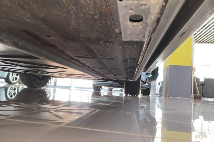 Used Denza D9 2024 DM-i 1050 Luxury Model Left Side Sill