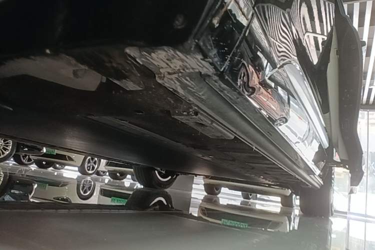 Used Denza D9 2024 EV 620 Premium Model Left Side Sill