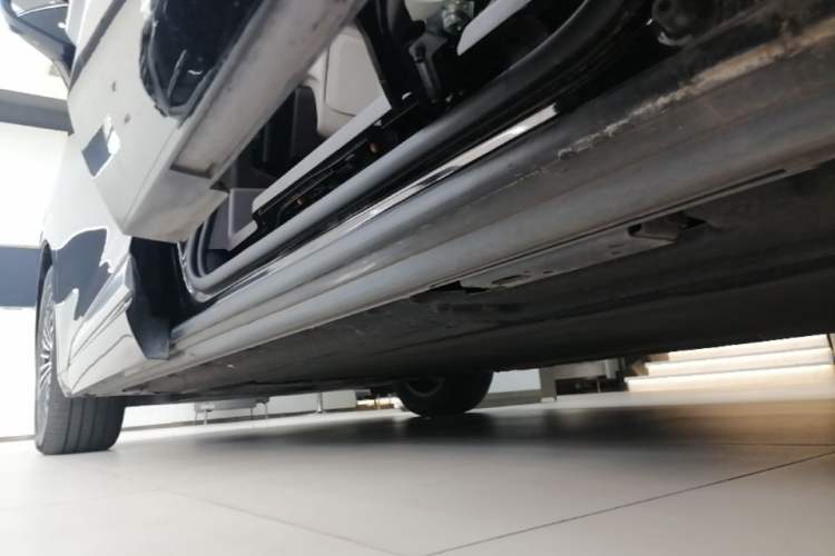 Used Denza D9 2024 DM-i 980 Four-Wheel Drive Prestige Model Left Side Sill