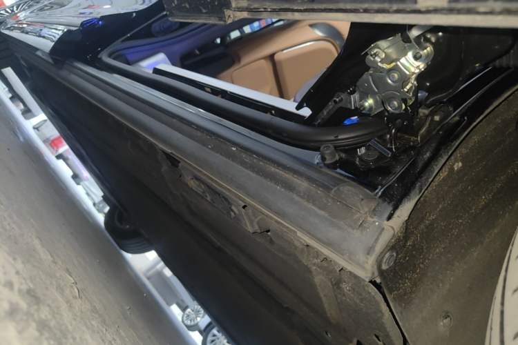 Used Denza D9 2024 DM-i 980 Four-Wheel Drive Prestige Model Left Side Sill