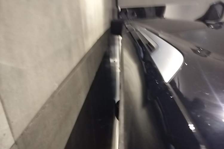 Used Denza D9 2024 DM-i 1050 Luxury Model Left Side Sill