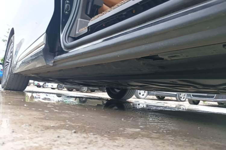 Used Denza D9 2024 DM-i 1050 Luxury Model Left Side Sill