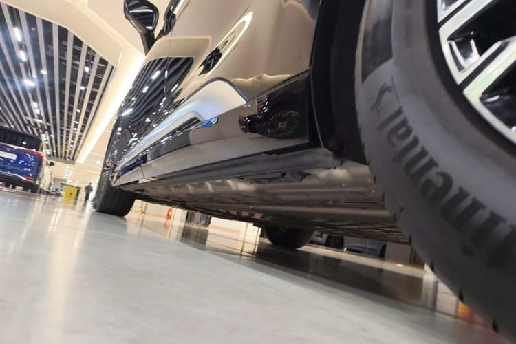 Used Denza D9 2024 DM-i 980 Four-Wheel Drive Prestige Model Left Side Sill