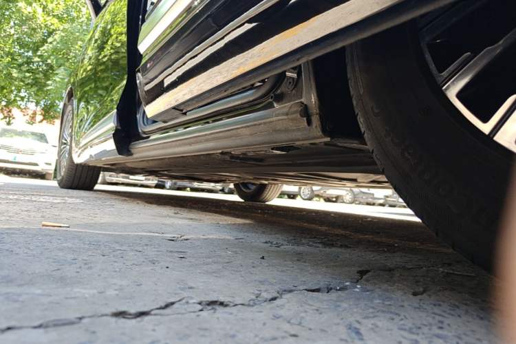 Used Denza D9 2024 DM-i 980 Four-Wheel Drive Prestige Model Left Side Sill