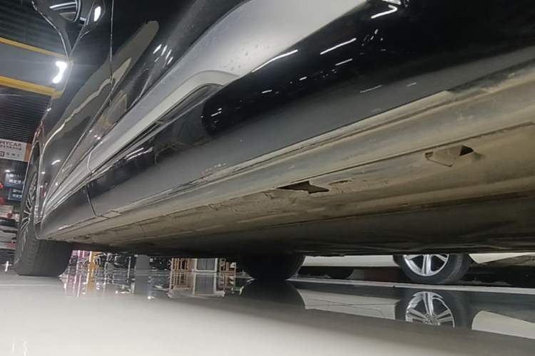 Used Denza D9 2024 DM-i 1050 Luxury Model Left Side Sill