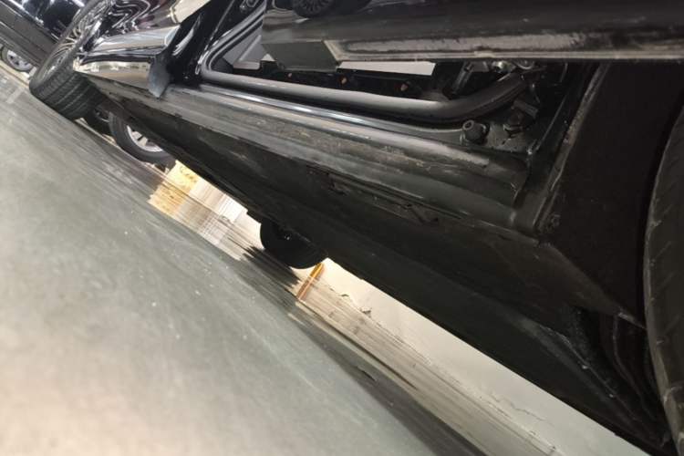 Used Denza D9 2024 DM-i 980 Four-Wheel Drive Prestige Model Left Side Sill