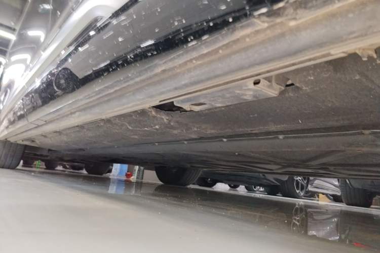Used Denza D9 2024 DM-i 1050 Luxury Model Left Side Sill