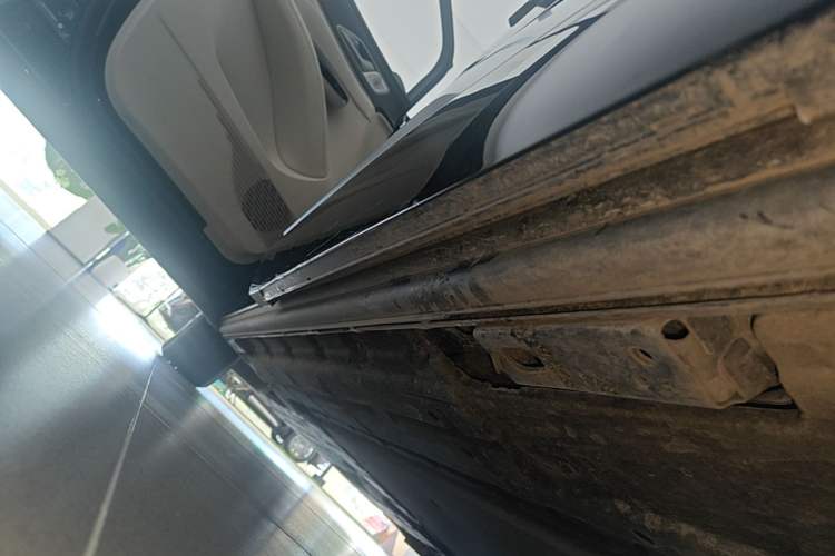Used Denza D9 2024 DM-i 980 Four-Wheel Drive Flagship Model Left Side Sill