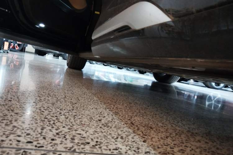 Used Denza D9 2024 EV 600 Four-Wheel Drive Prestige Model Left Side Sill