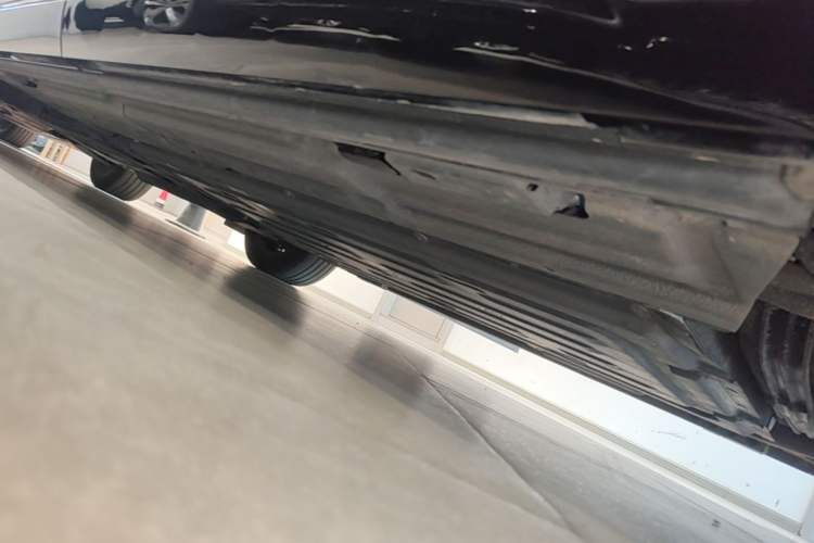 Used Denza D9 2024 DM-i 980 Four-Wheel Drive Prestige Model Left Side Sill