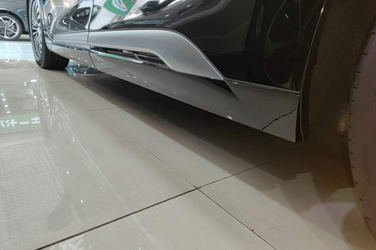 Used Denza D9 2024 DM-i 970 Luxury Model Left Side Sill
