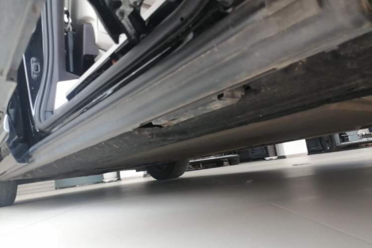 Used Denza D9 2024 DM-i 980 Four-Wheel Drive Prestige Model Left Side Sill