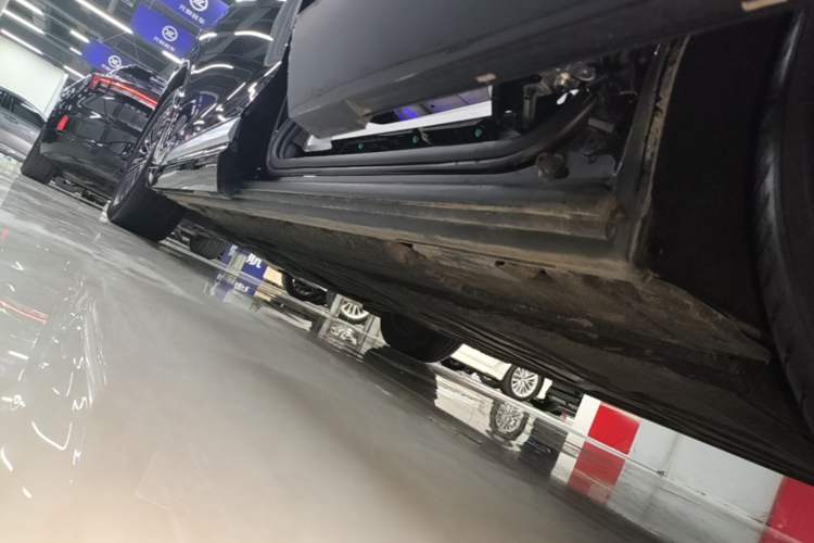Used Denza D9 2024 DM-i 980 Four-Wheel Drive Prestige Model Left Side Sill
