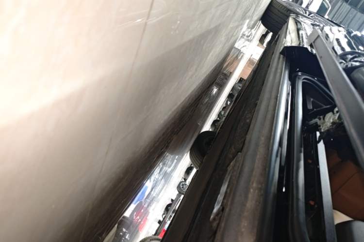 Used Denza D9 2024 DM-i 1050 Luxury Model Left Side Sill