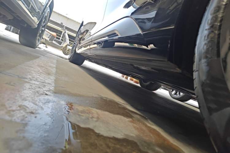Used Denza D9 2024 DM-i 1050 Luxury Model Left Side Sill