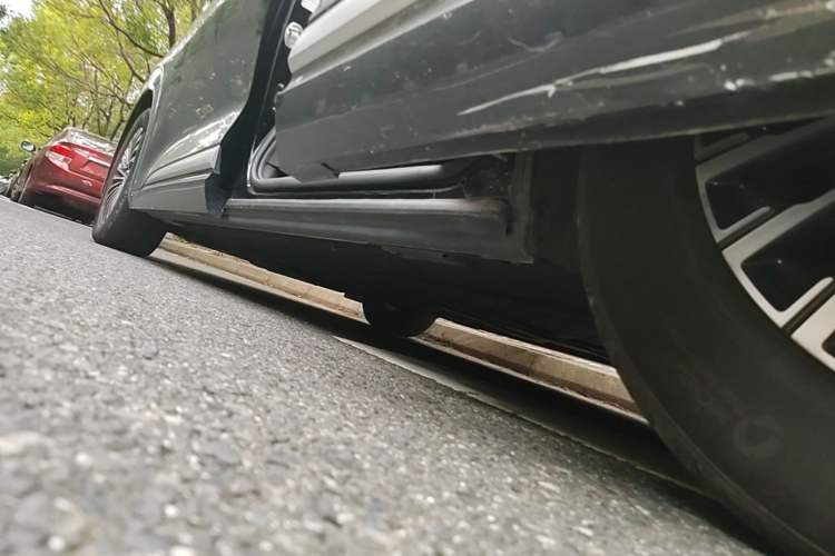 Used Denza D9 2024 DM-i 980 Four-Wheel Drive Prestige Model Left Side Sill