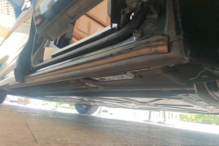 Used Denza D9 2024 DM-i 1050 Luxury Model Left Side Sill