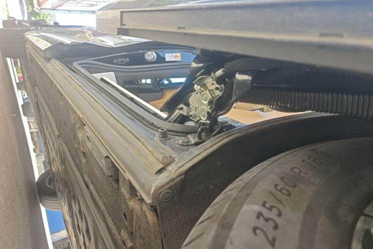 Used Denza D9 2024 EV 600 Four-Wheel-Drive Flagship Model Left Side Sill