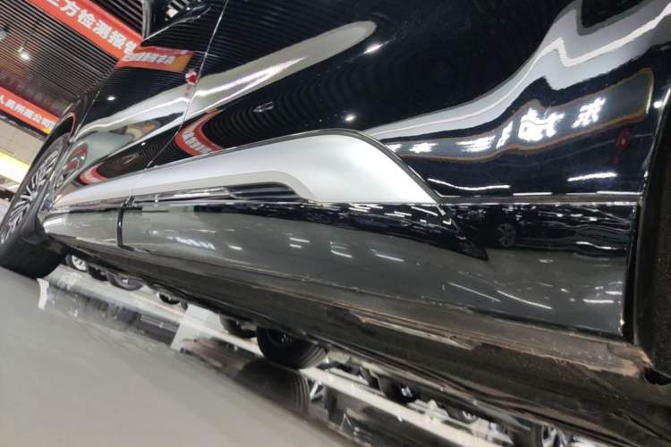 Used Denza D9 2024 DM-i 980 Four-Wheel Drive Prestige Model Left Side Sill