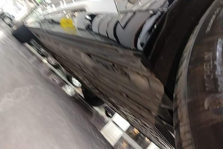 Used Denza D9 2024 DM-i 980 Four-Wheel Drive Prestige Model Left Side Sill
