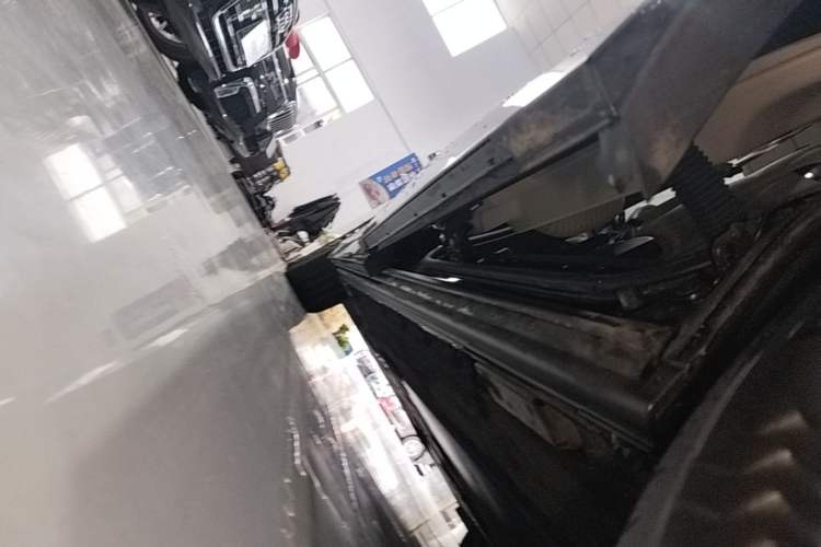 Used Denza D9 2024 DM-i 1050 Luxury Model Left Side Sill
