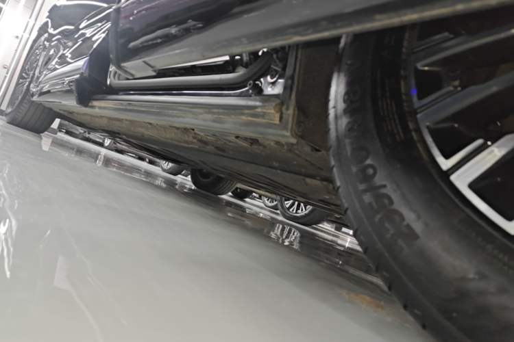 Used Denza D9 2024 DM-i 980 Four-Wheel Drive Prestige Model Left Side Sill