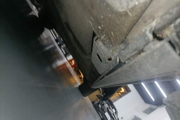 Used Denza D9 2024 DM-i 1050 Luxury Model Left Side Sill
