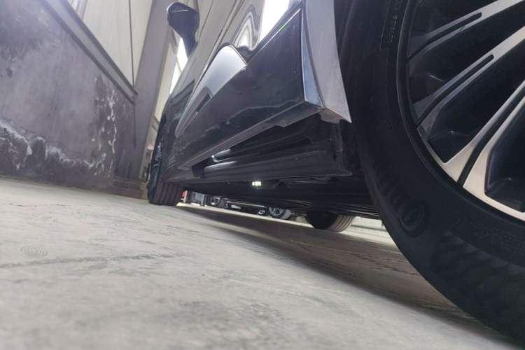 Used Denza D9 2024 PIONEER Four-Seat Pioneer Edition Left Side Sill