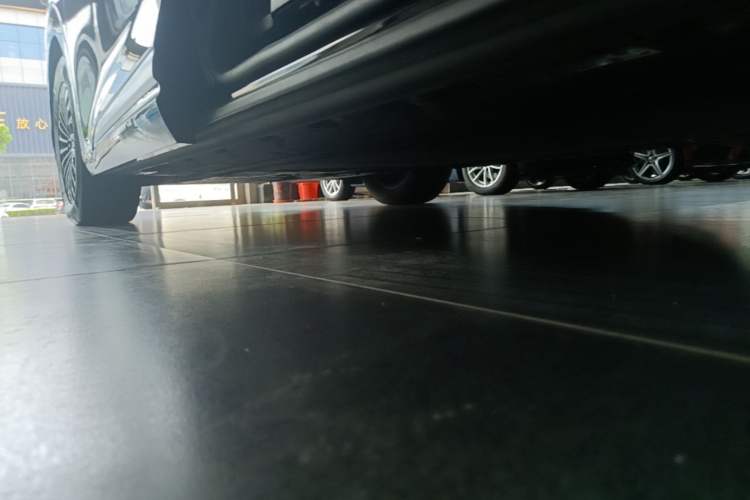 Used Denza D9 2024 DM-i 980 Four-Wheel Drive Prestige Model Left Side Sill