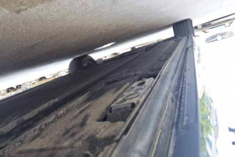 Used Denza D9 2024 DM-i 980 Four-Wheel Drive Prestige Model Left Side Sill