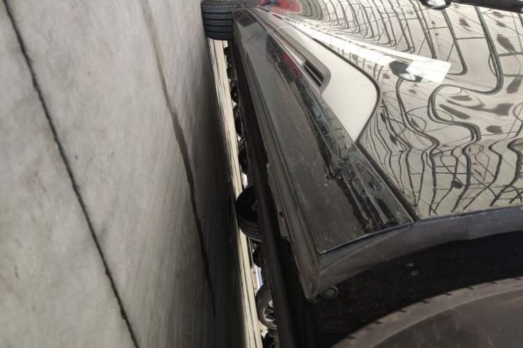 Used Denza D9 2024 DM-i 1050 Luxury Model Left Side Sill