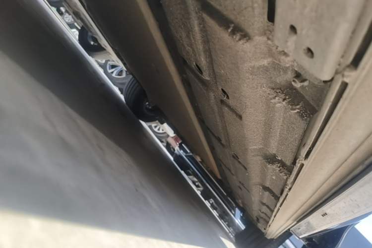 Used Denza D9 2024 DM-i 980 Four-Wheel Drive Prestige Model Left Side Sill
