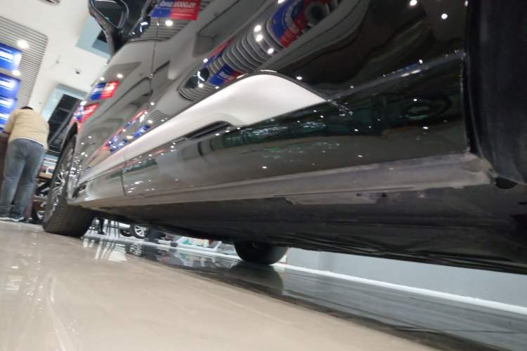 Used Denza D9 2024 DM-i 980 Four-Wheel Drive Prestige Model Left Side Sill