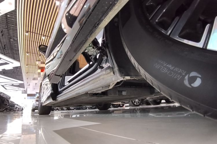 Used Denza D9 2024 DM-i 970 Luxury Model Left Side Sill