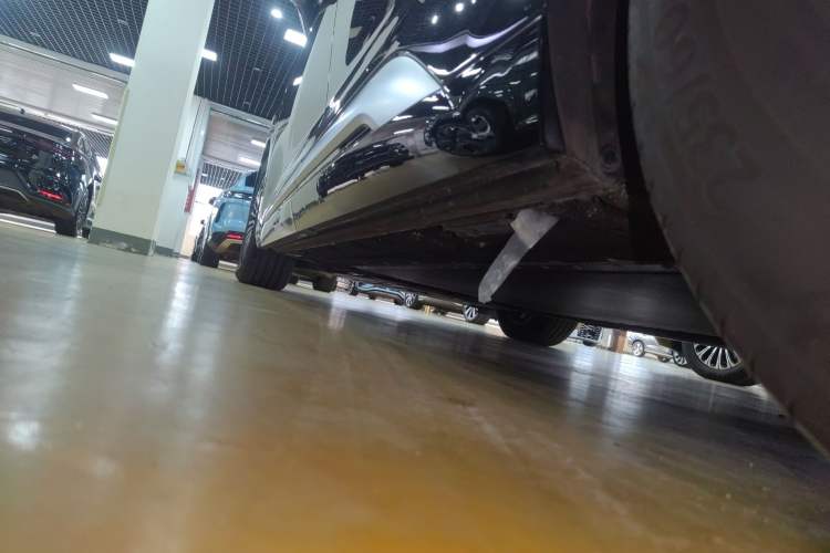 Used Denza D9 2024 EV 600 Four-Wheel-Drive Flagship Model Left Side Sill