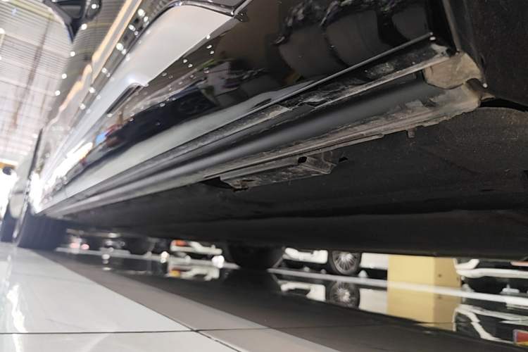 Used Denza D9 2024 DM-i 980 Four-Wheel Drive Flagship Model Left Side Sill