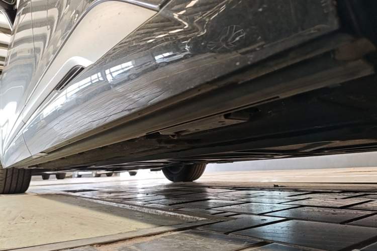 Used Denza D9 2024 DM-i 980 Four-Wheel Drive Prestige Model Left Side Sill