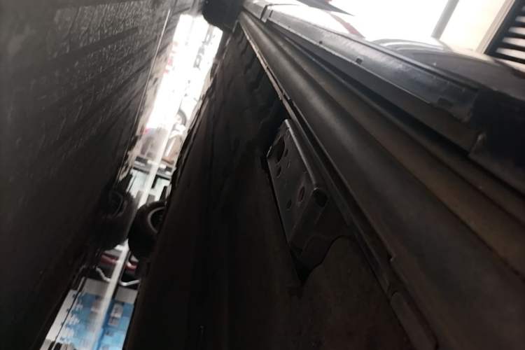Used Denza D9 2024 DM-i 1050 Luxury Model Left Side Sill