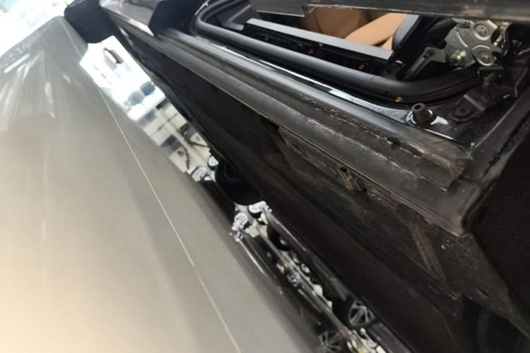 Used Denza D9 2024 DM-i 980 Four-Wheel Drive Prestige Model Left Side Sill