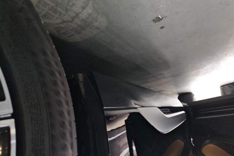 Used Denza D9 2024 DM-i 1050 Luxury Model Left Side Sill