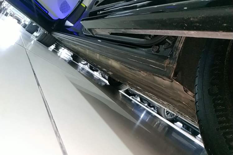 Used Denza D9 2024 DM-i 980 Four-Wheel Drive Prestige Model Left Side Sill