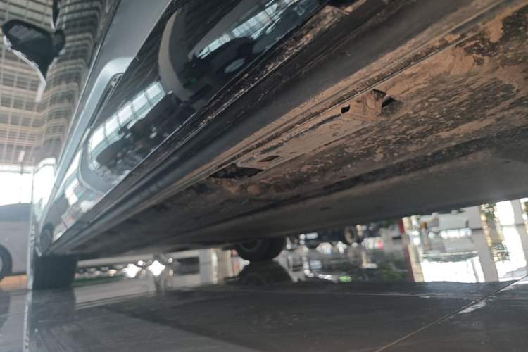 Used Denza D9 2024 DM-i 980 Four-Wheel Drive Prestige Model Left Side Sill