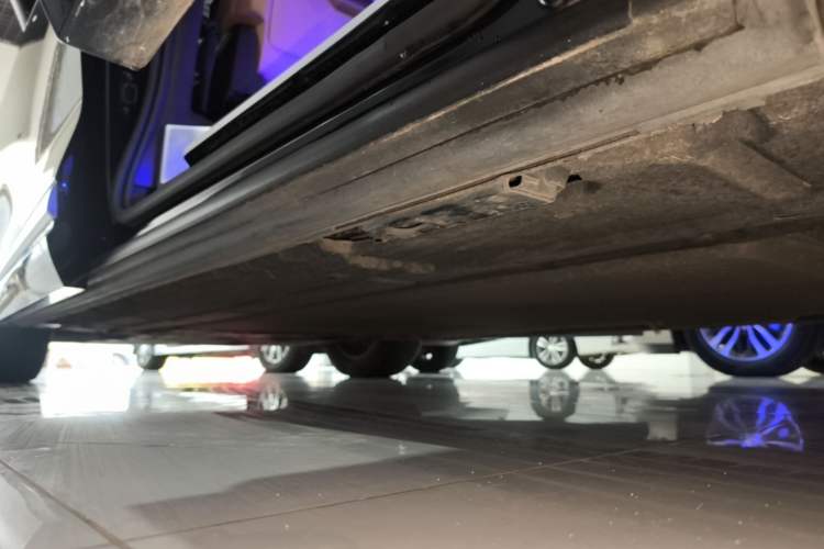 Used Denza D9 2024 DM-i 980 Four-Wheel Drive Prestige Model Left Side Sill