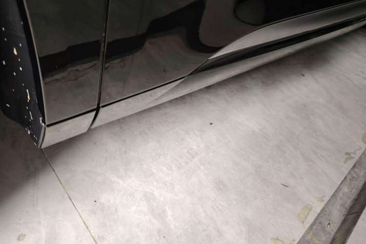 Used Denza D9 2024 DM-i 1050 Luxury Model Left Side Sill