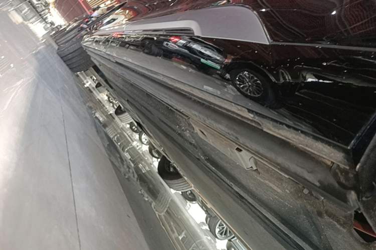 Used Denza D9 2024 DM-i 980 Four-Wheel Drive Prestige Model Left Side Sill