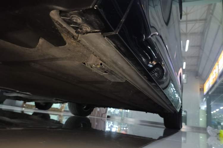 Used Denza D9 2024 DM-i 1050 Luxury Model Left Side Sill