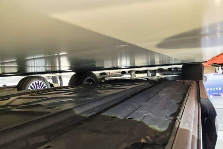 Used Denza D9 2024 DM-i 1050 Luxury Model Left Side Sill