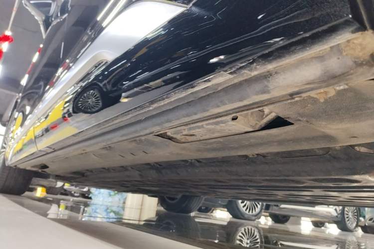Used Denza D9 2024 DM-i 980 Four-Wheel Drive Prestige Model Left Side Sill