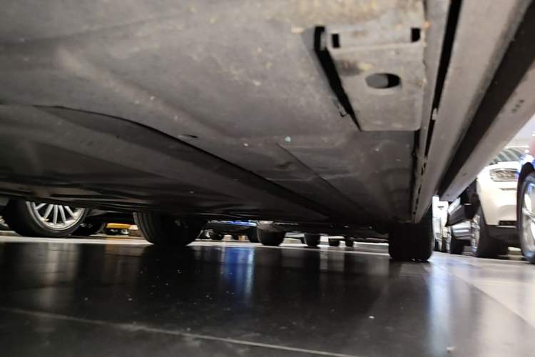 Used Denza D9 2024 DM-i 1050 Luxury Model Left Side Sill